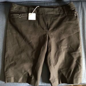 WHBM slim Bermuda short SZ 8 black